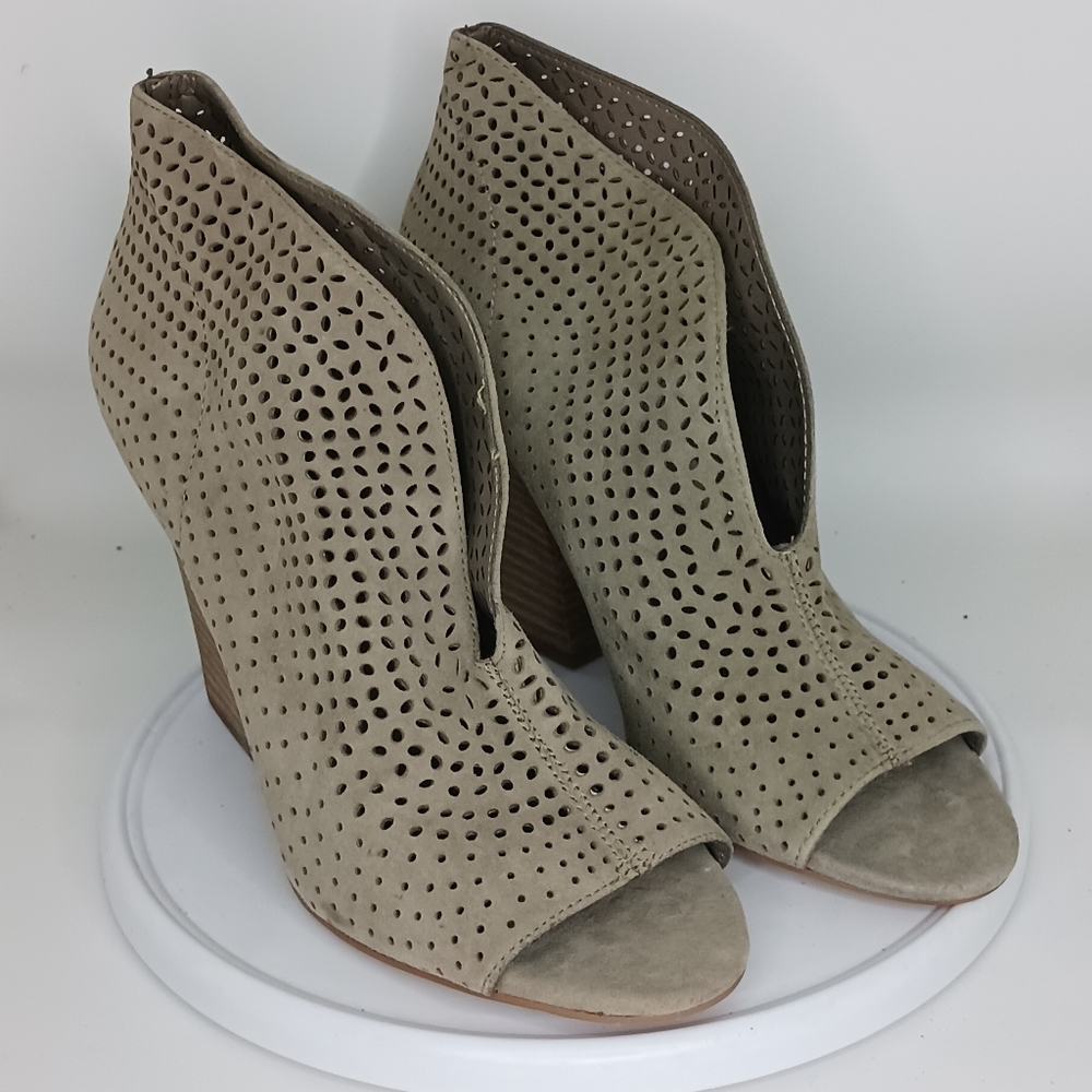 VINCE CAMUTO